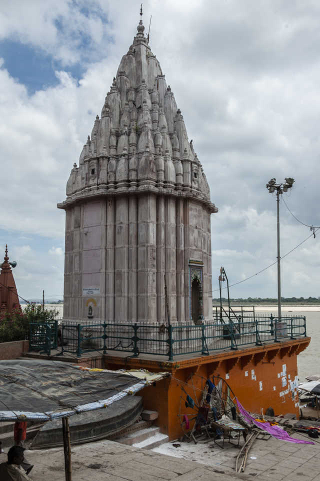 46 - India - Varanasi - templo